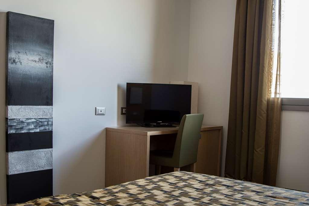 Castelmartini Wellness & Business Hotel Larciano Habitación foto
